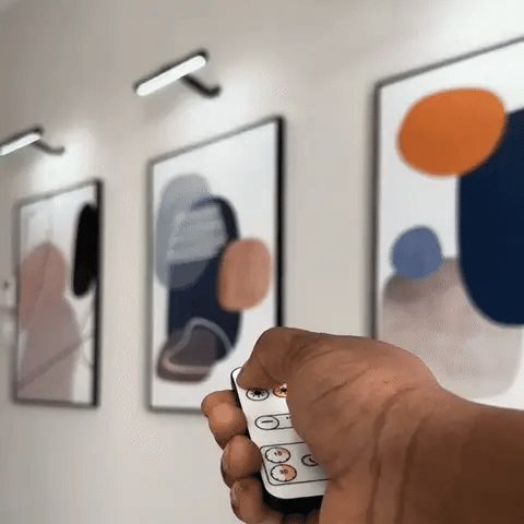 De draadloze oplaadbare schilderijverlichting aan de muur, zonder kabels, voor flexibele interieur decoratie.