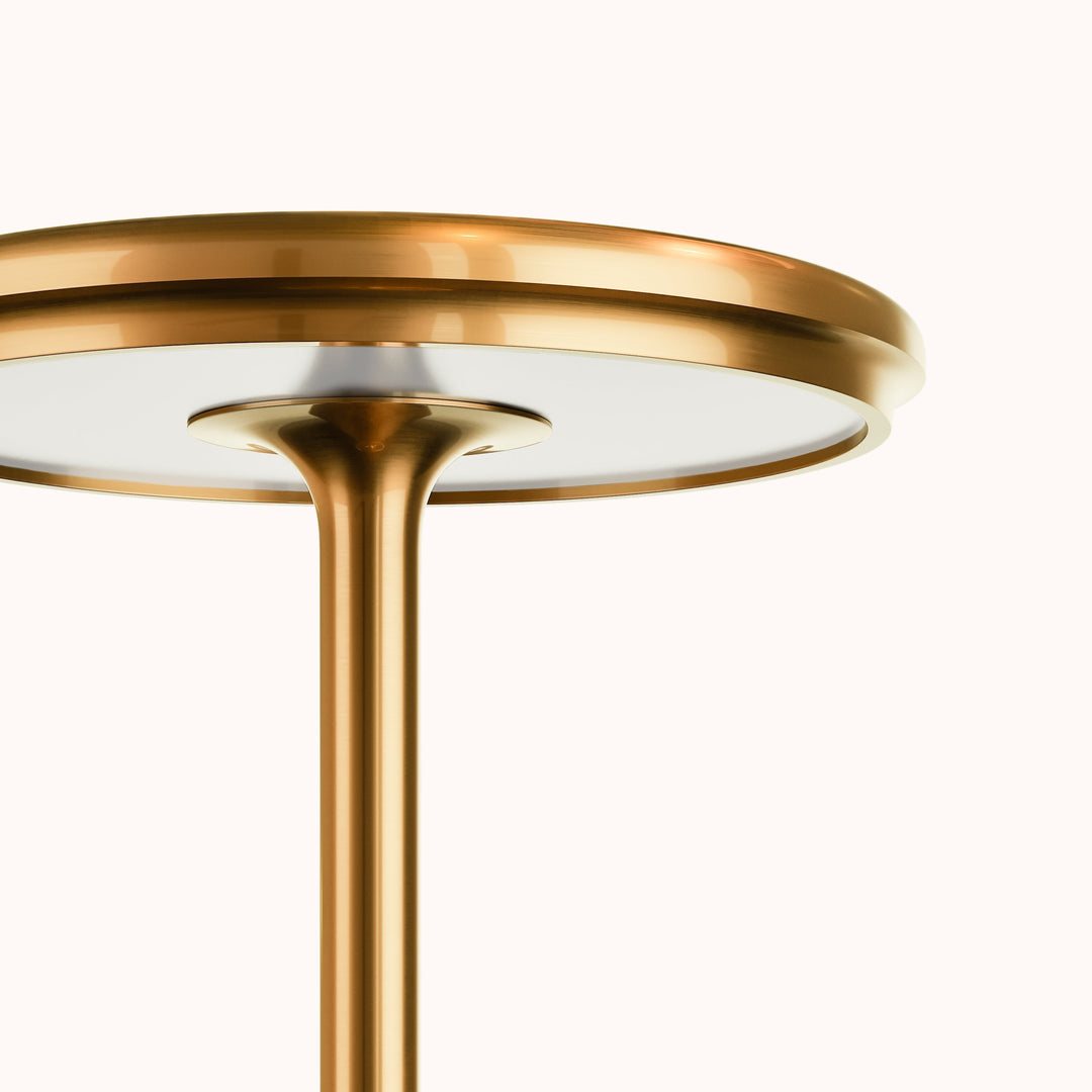 Ambian Draadloze LED Tafellamp in goud, zilver of zwart, stijlvol en waterdicht voor binnen- en buitengebruik.