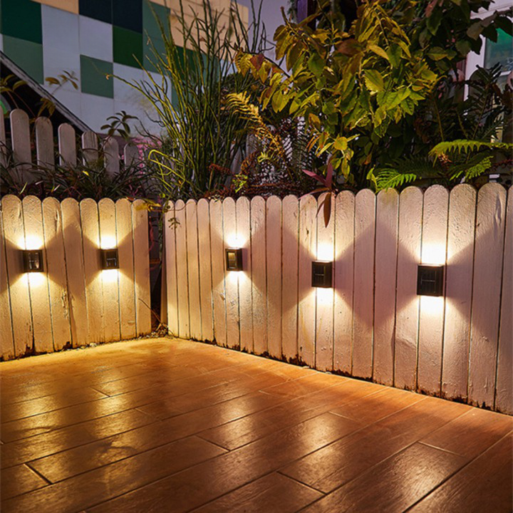 Duurzame draadloze solar LED tuinlamp, waterdicht en energiezuinig voor sfeervolle buitenverlichting.