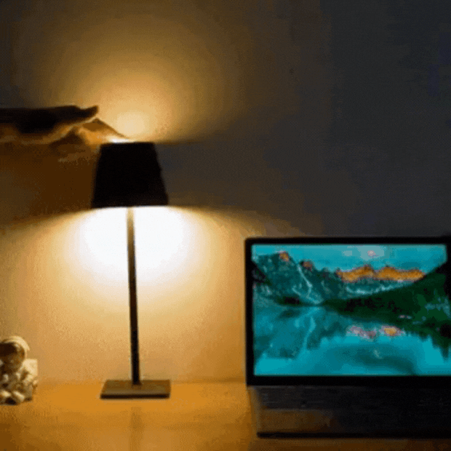 Draadloze oplaadbare LED tafellamp, elegant Scandinavisch design, geschikt voor binnen en buiten, duurzaam aluminium.