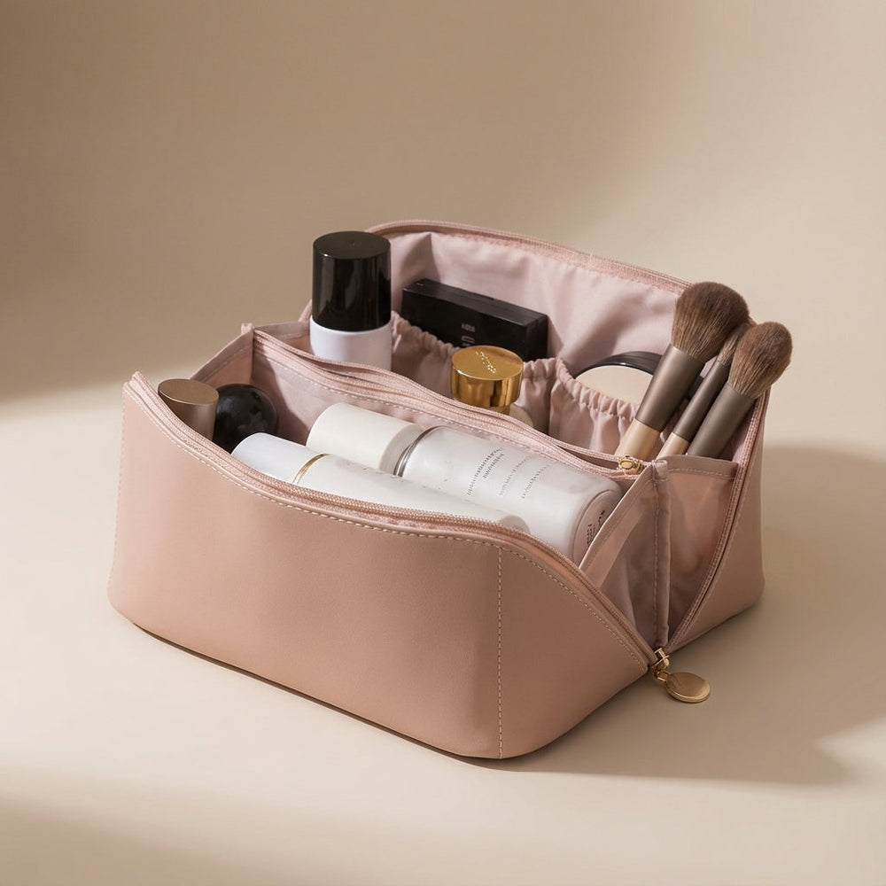 Compacte make-up organizer tas van kunstleer, houdt alle beautyproducten netjes en binnen handbereik.