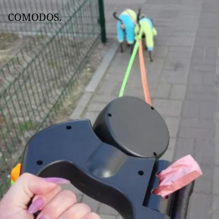 Hondenriem die comfort en controle combineert voor het uitlaten van twee honden zonder klitten.