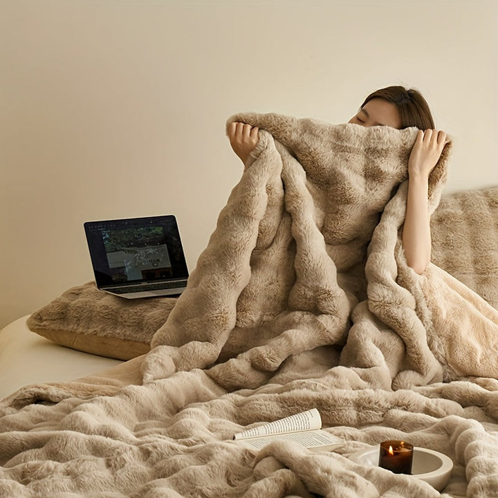 "Dubbelzijdige fleece deken, zachte pluche textuur, in roze kleur, past stijlvol in elk interieur, warm en comfortabel."