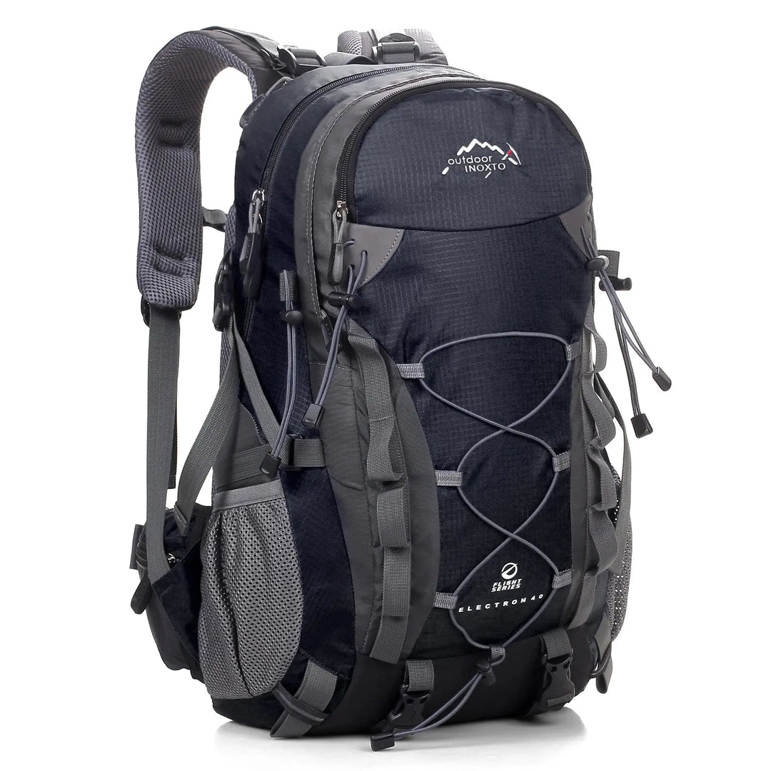 Duurzame ExplorerMax trekking rugzak (40L) in groen, ideaal voor wandelavonturen en kamperen.
