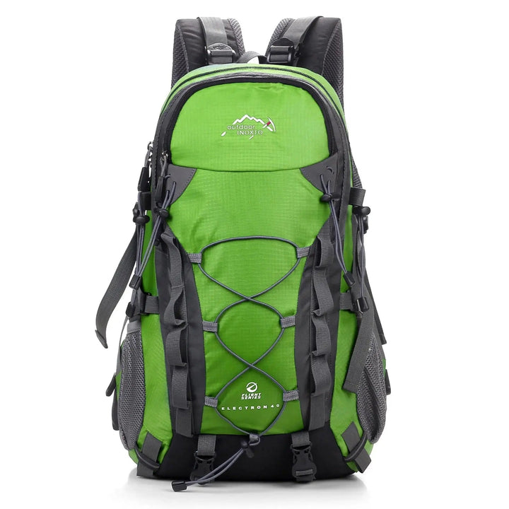De stijlvolle ExplorerMax outdoor dagrugzak (40L) met handige zijvakken, perfect voor korte trektochten.