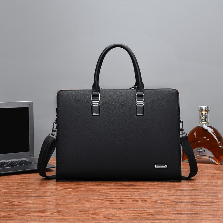 Professionele leren laptoptas voor dames, met georganiseerde vakken en afneembare schouderriem.