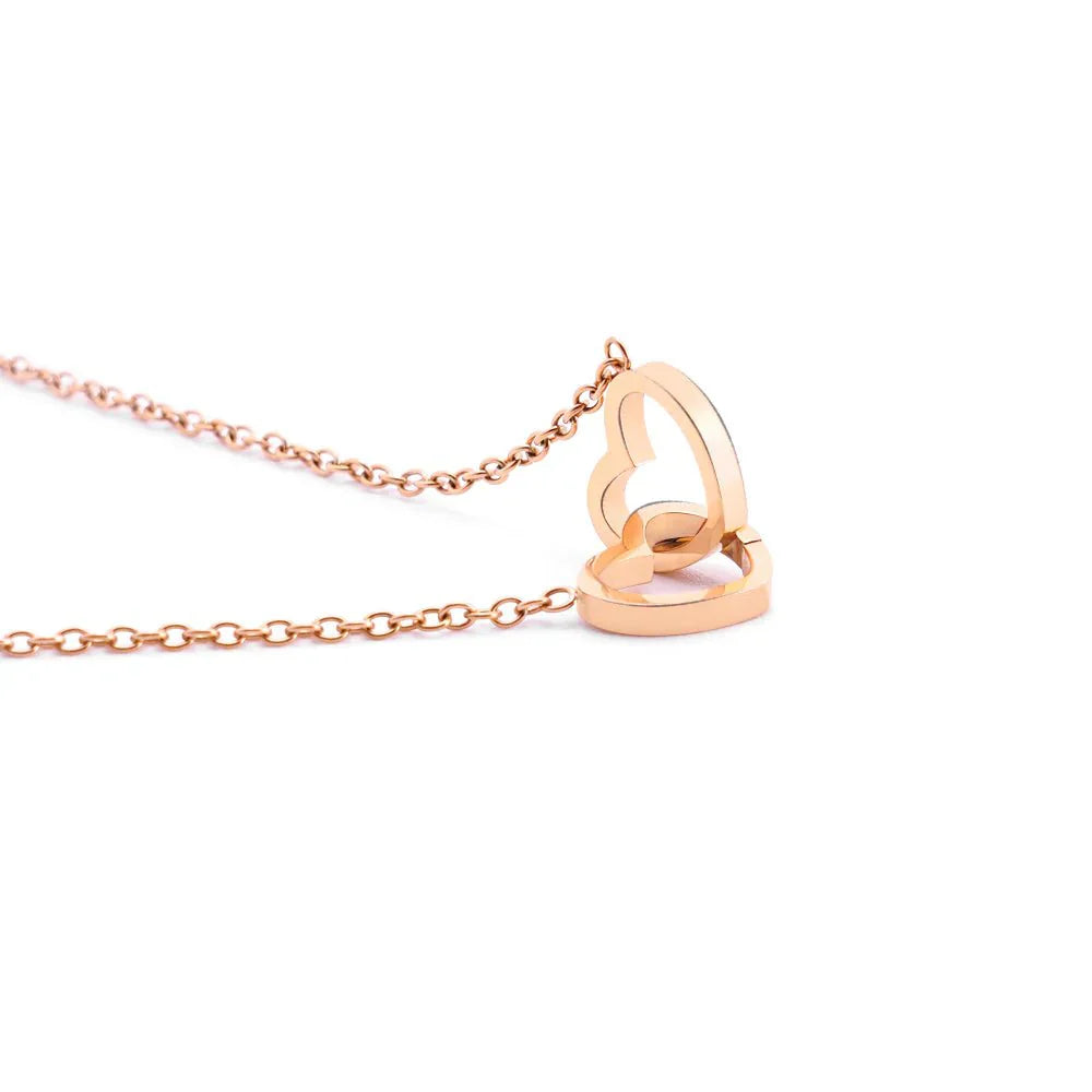 Eeuwige Roos Box met geconserveerde roos en gepersonaliseerde ketting, symbool van eeuwige liefde.
