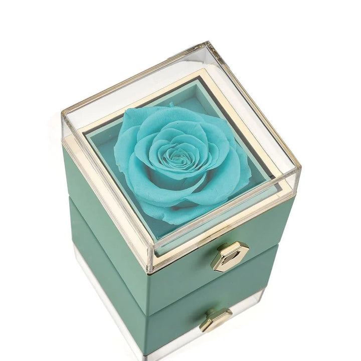 Eeuwige Roos Box met geconserveerde roos en gepersonaliseerde ketting, symbool van eeuwige liefde.