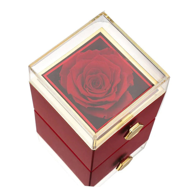 Eeuwige Roos Box met geconserveerde roos en gepersonaliseerde ketting, symbool van eeuwige liefde.