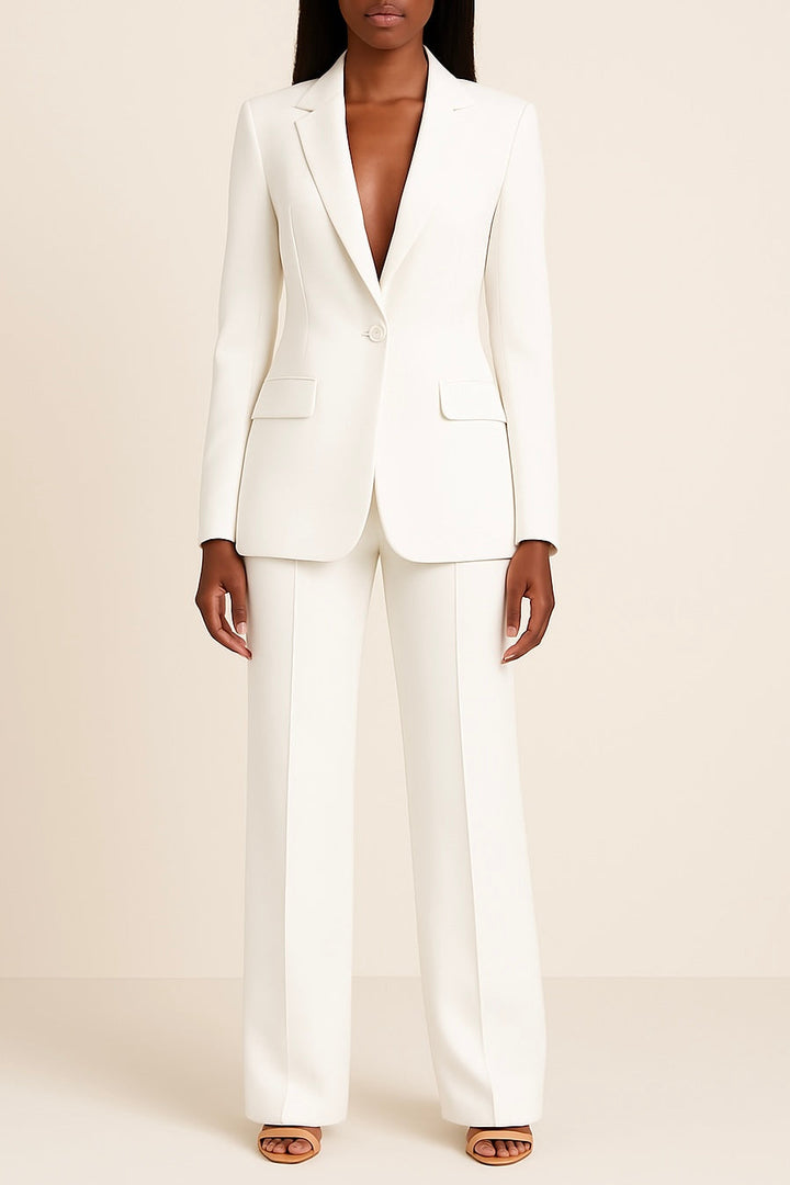 Zakelijk co-ord damespak: klassieke blazer en rechte broek voor een veelzijdige, professionele look.