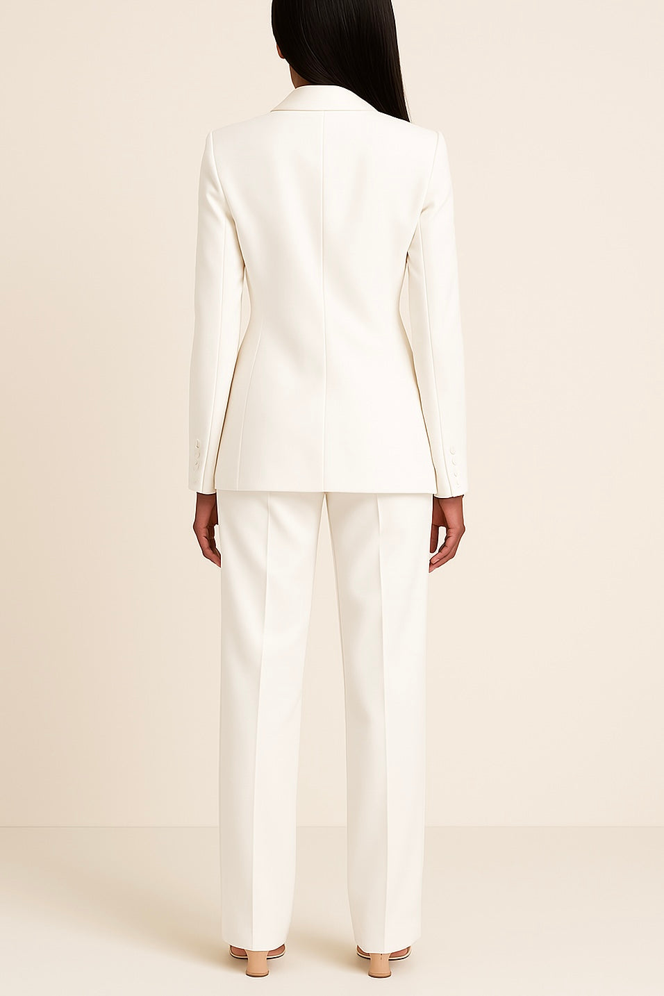 Comfortabel damespak: rechte broek en blazer co-ord, perfect voor een chique en professionele look.