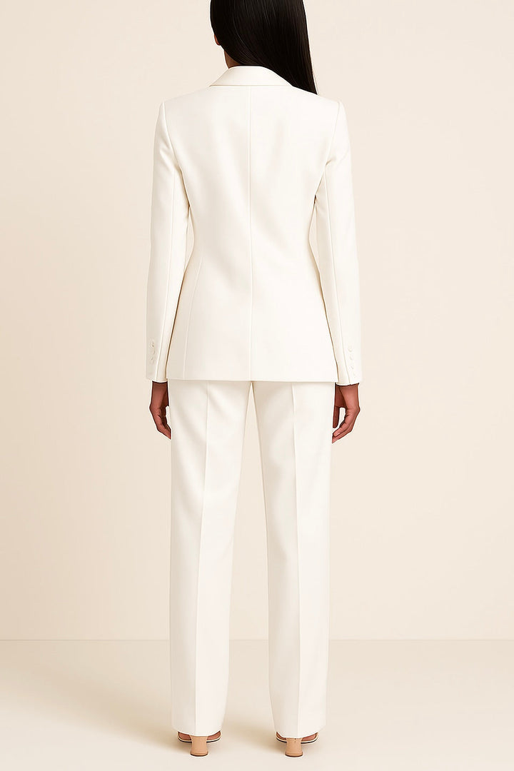 Comfortabel damespak: rechte broek en blazer co-ord, perfect voor een chique en professionele look.