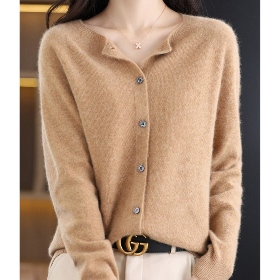 Damesvest met o-hals en knoopsluiting, comfortabel en tijdloos, perfect voor het najaar.