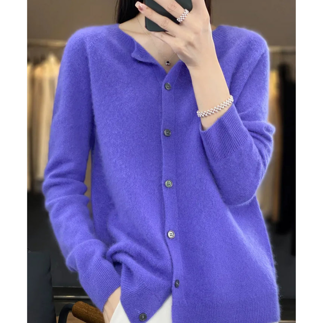 Tijdloos damesvest met ronde hals en knopen, perfect voor een elegante outfit.