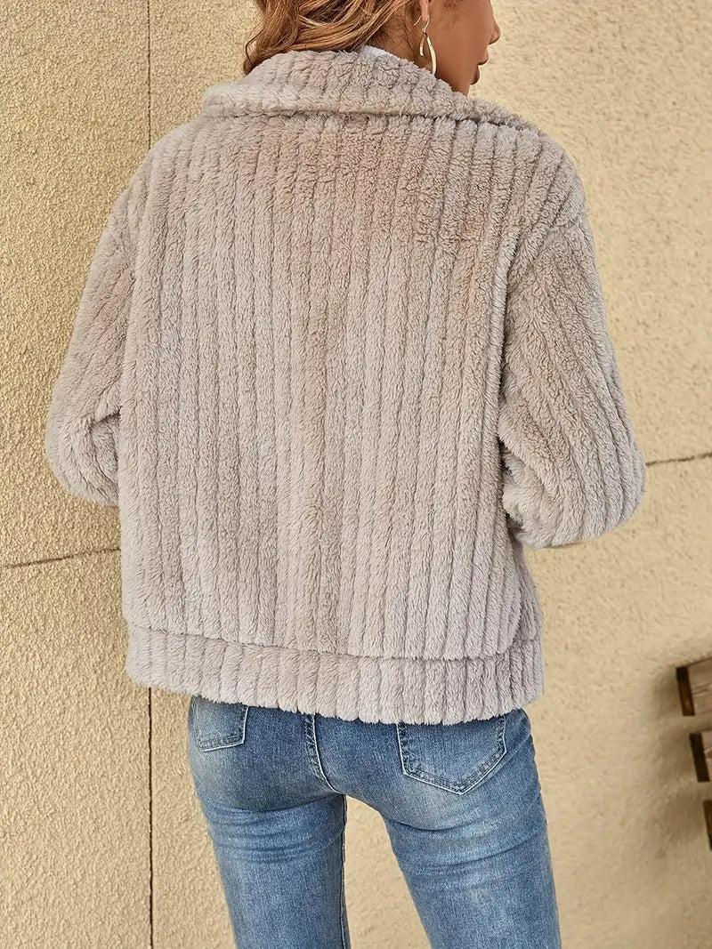 Dames gebreid gilet: een chic en comfortabel vestje, perfect voor een elegante en warme uitstraling.