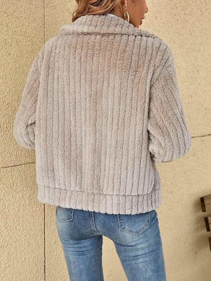 Dames gebreid gilet: een chic en comfortabel vestje, perfect voor een elegante en warme uitstraling.