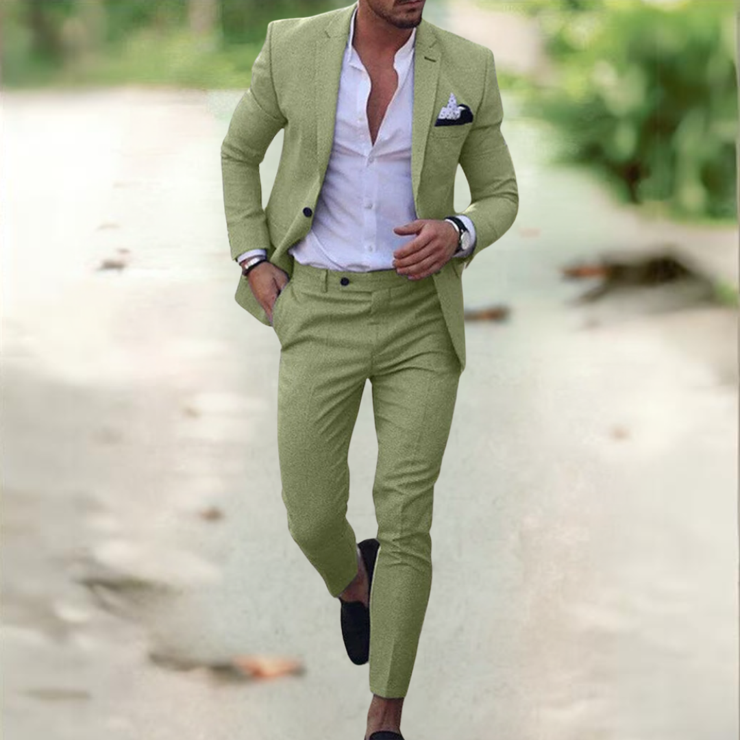 Stijlvol Jason slimfit herenpak gedragen door model. Een moderne keuze voor elke elegante gelegenheid.