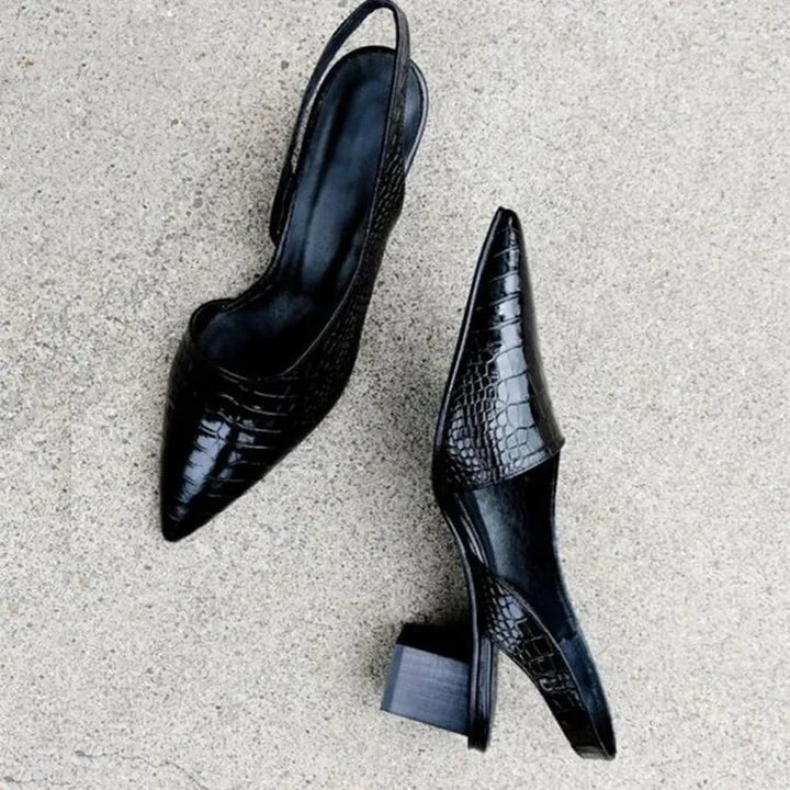 Elegant zwarte slingback pumps met croco-design, puntige neus en blokhak. Chique damesschoenen voor elke gelegenheid.