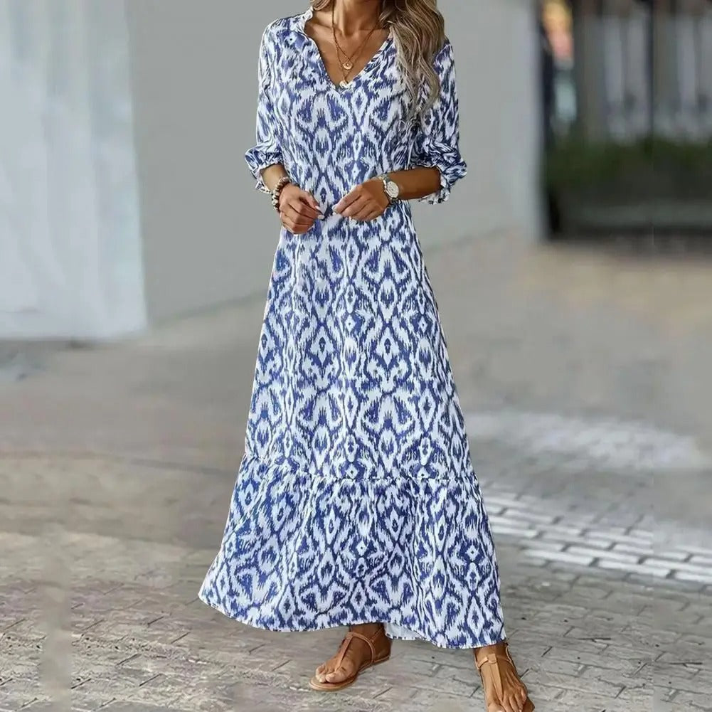 "Elegante A-lijn zomerjurk voor dames met v-hals, luchtige stof en opgerolde mouwen, ideaal voor casual zomerse dagen."