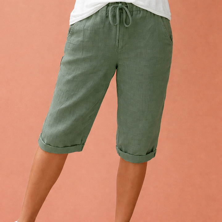 Elegante beige dames zomershorts, comfortabel en stijlvol. Ideaal voor lente en zomerse dagen.