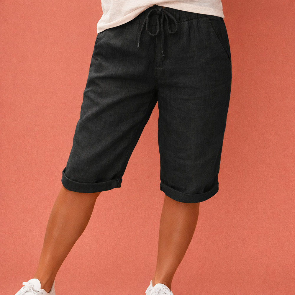 Comfortabele zwarte dames korte broek, perfect voor casual of elegante zomeroutfits. Veelzijdige stijl.