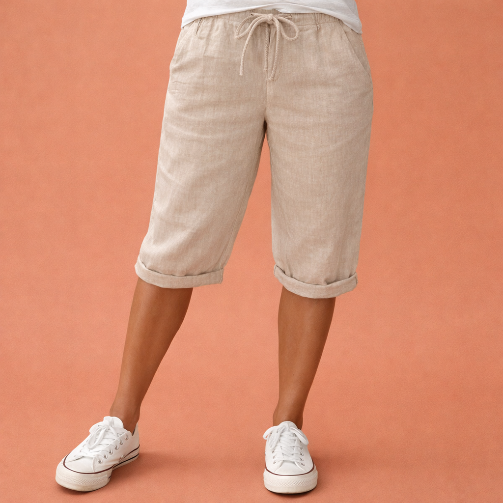 Witte elegante zomershorts voor dames, luchtig en modieus. Geschikt voor warme lente- en zomerdagen.