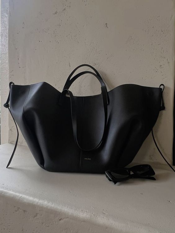 Chique dames schoudertas in een veelzijdig design, ideaal als handtas en trendy accessoire voor vrouwen.