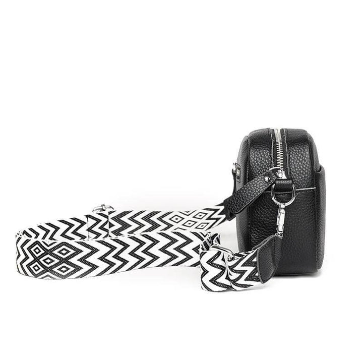 Elegante bruine leren crossbody damestas met verstelbare riem, perfect voor dagelijks gebruik; stijlvol en functioneel design
