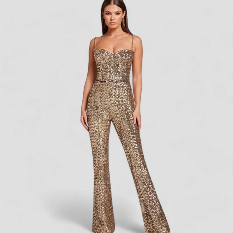 Elegante champagne dames jumpsuit met verstelbare taille, perfect voor feestjes en avondkleding. Chique en tijdloos.