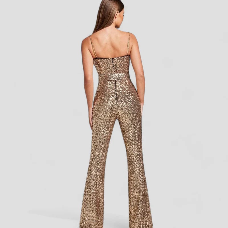 Chique champagne jumpsuit voor dames, met verstelbare taille. Ideaal voor zowel casual chic als feestelijke gelegenheden.