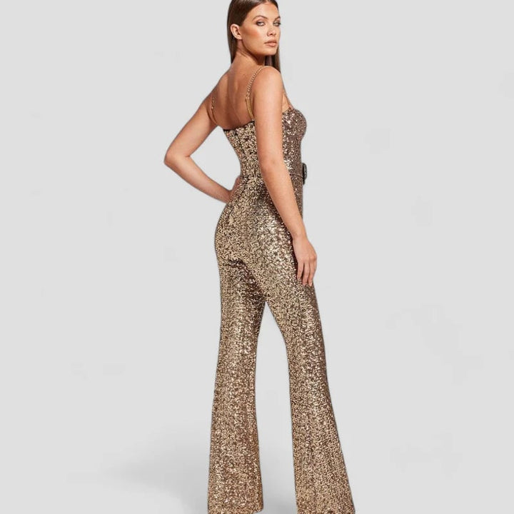 Feestelijke champagne dames jumpsuit met comfortabele verstelbare taille. Perfecte chique avondkleding voor elke gelegenheid.