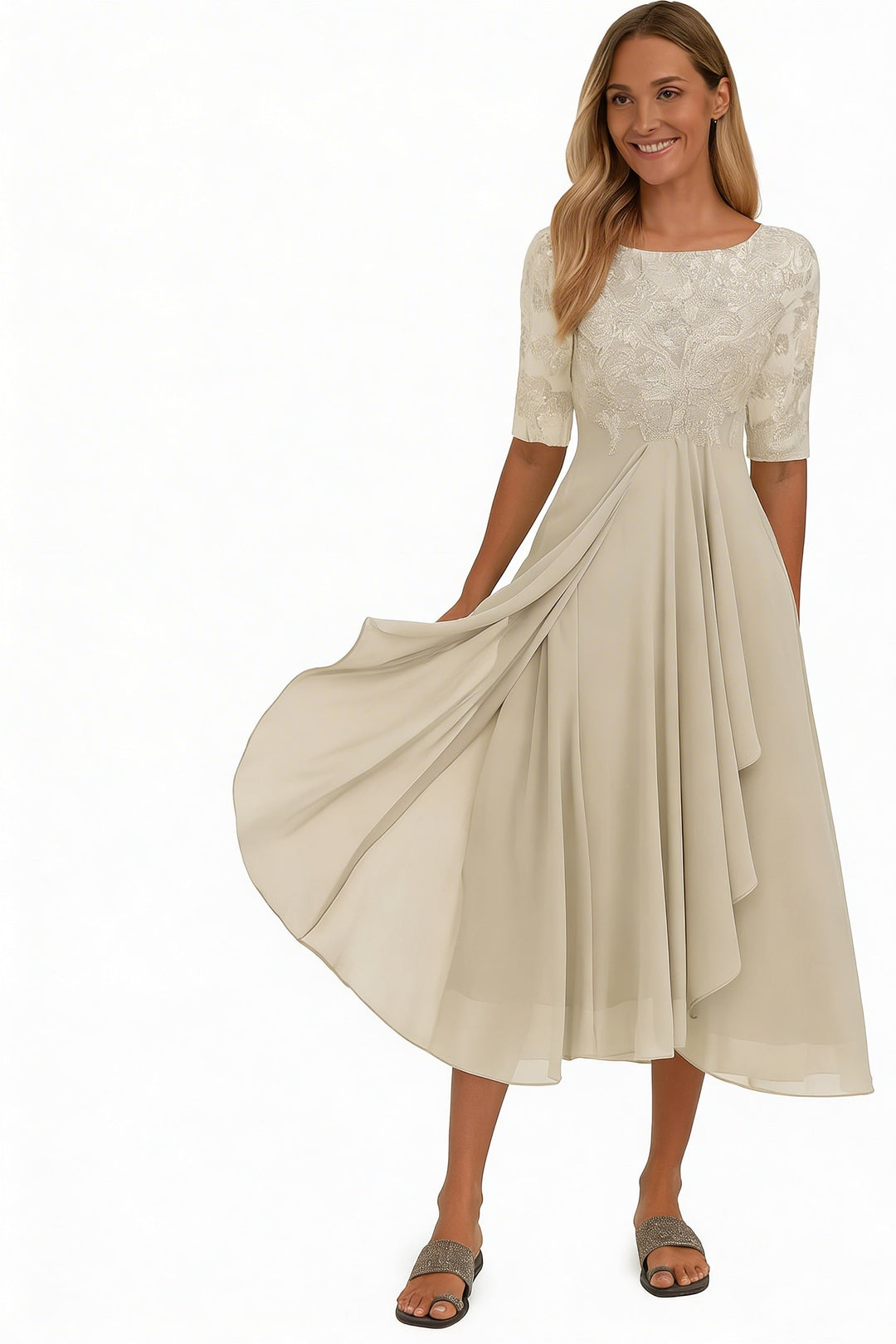 Elegante champagne midi jurk voor dames met sierlijk bovenstuk en zwierige rok, ideaal als feest- of galajurk.