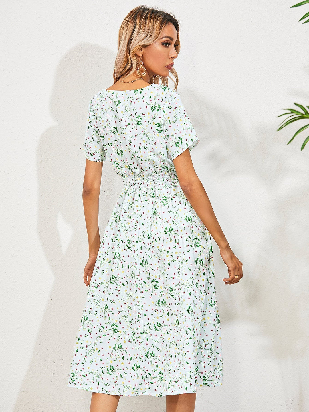 "Elegante chiffon jurk met V-hals, korte mouwen en midden taille, zachte lichtgewicht stof voor dames, trendy en ademend."