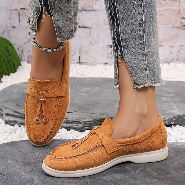 Celine loafers in diverse kleuren zoals beige, bruin en zwart.