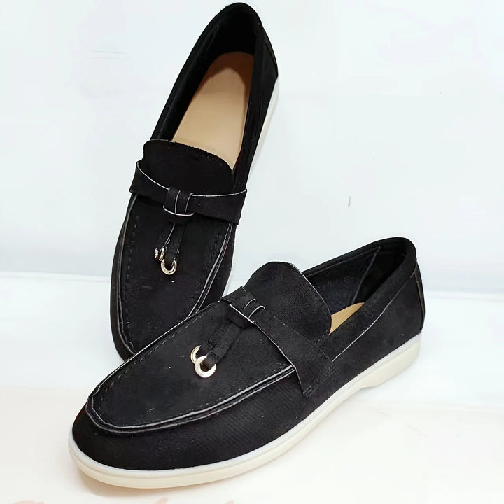 Opvallende Celine loafers in het oranje, een statement piece voor uw garderobe.