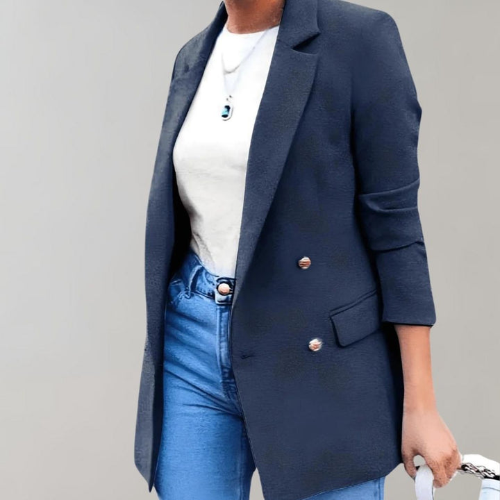 Witte dames blazer, comfortabel en stijlvol, ideaal voor lente of herfst. Combineer zakelijk of casual.