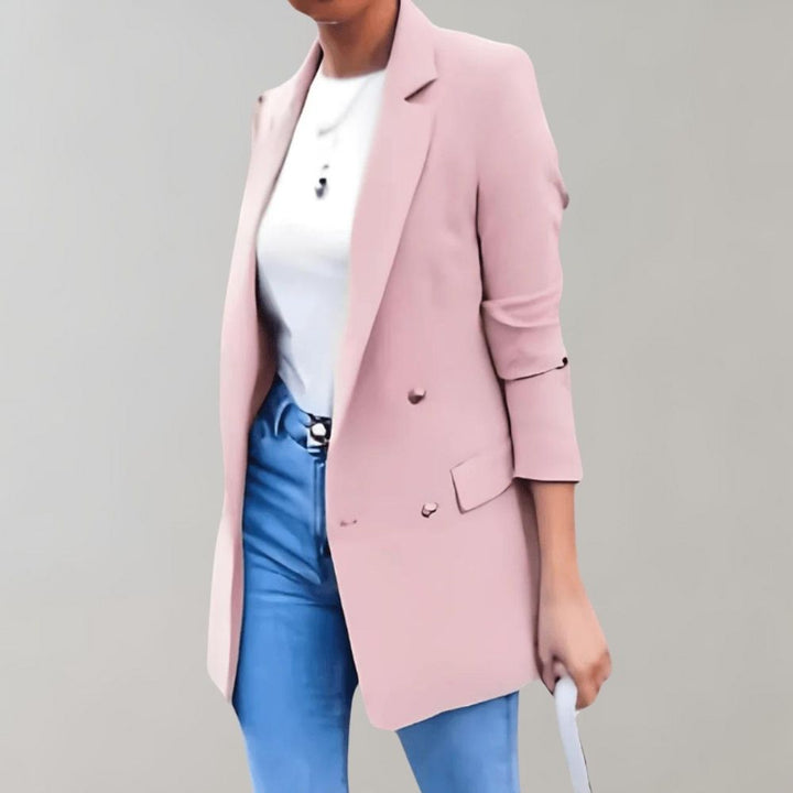 Roze dames blazer, een comfortabele en elegante keuze voor lente/herfst. Perfect voor damesmode en kantoor.