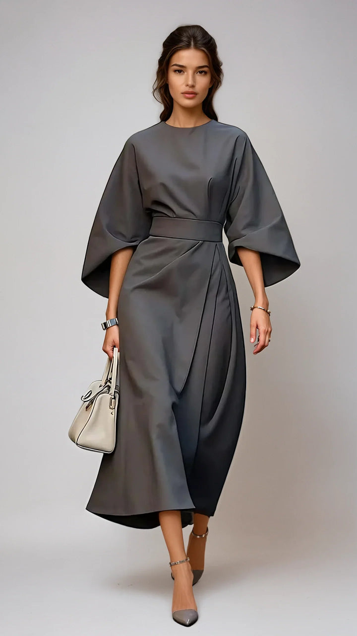 Elegante Dames Calista jurk met tijdloos design, perfect voor een stijlvolle en vrouwelijke look.