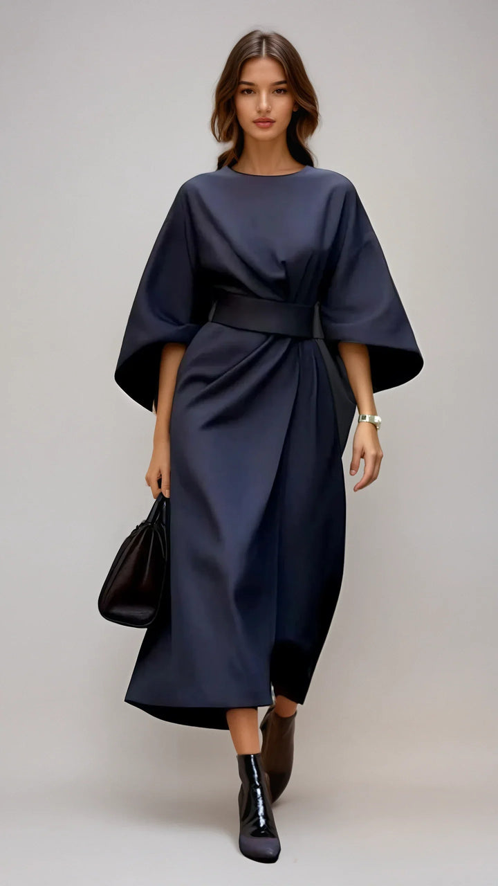 Comfortabele en tijdloze Dames Calista jurk, perfect als veelzijdige midi jurk voor elke dag of speciale gelegenheid.