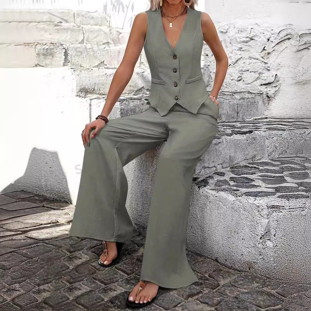 Zomerse dames co-ord set, ideaal voor een elegante outfit. Bestaat uit een stijlvol gilet en een luchtige pantalon.