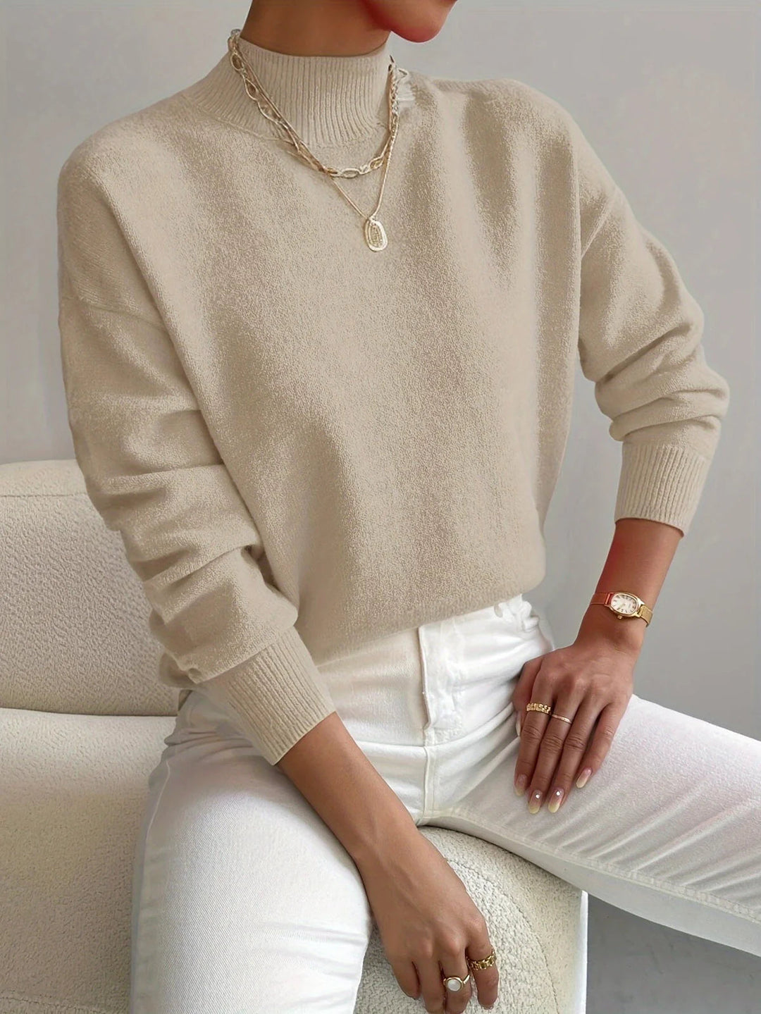 Zachte dames coltrui met elegante hoge hals en fijne pasvorm; een must-have wintertrui.