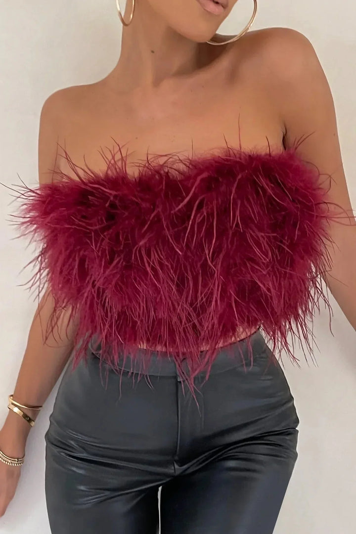 Stijlvolle dames veren top, mouwloos en trendy voor een avondje uit.