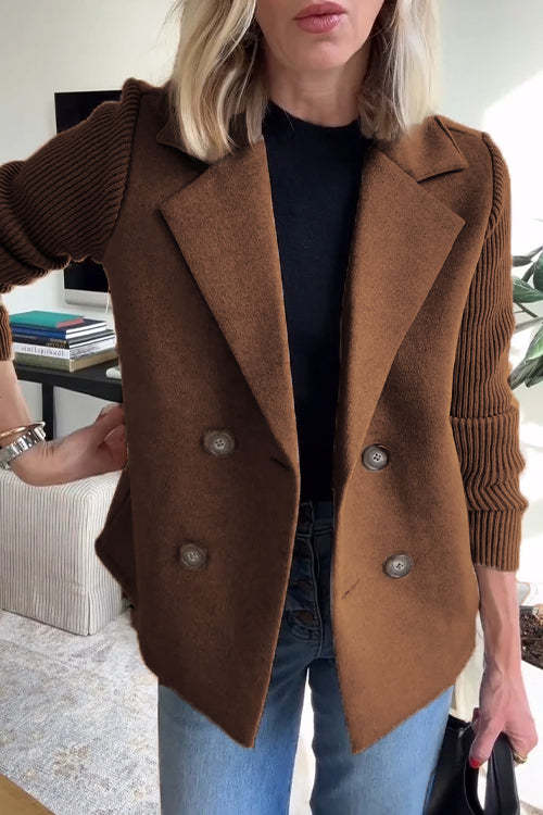 Chique damesblazer met reverskraag en zakken, een veelzijdig kledingstuk voor de lente.