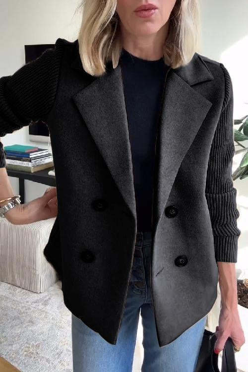 Casual chique damesblazer met dubbele knoopsluiting en reverskraag, onmisbaar in elke garderobe.
