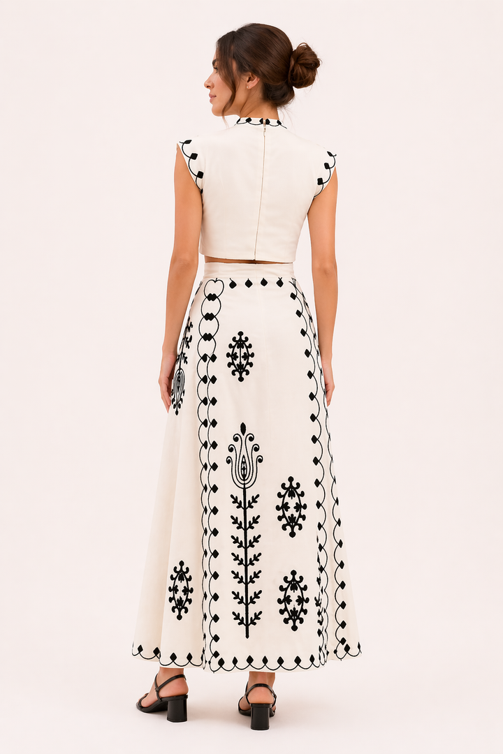 Veelzijdige tweedelige dames set: geborduurde midirok en korte top voor feestelijke of casual outfits.