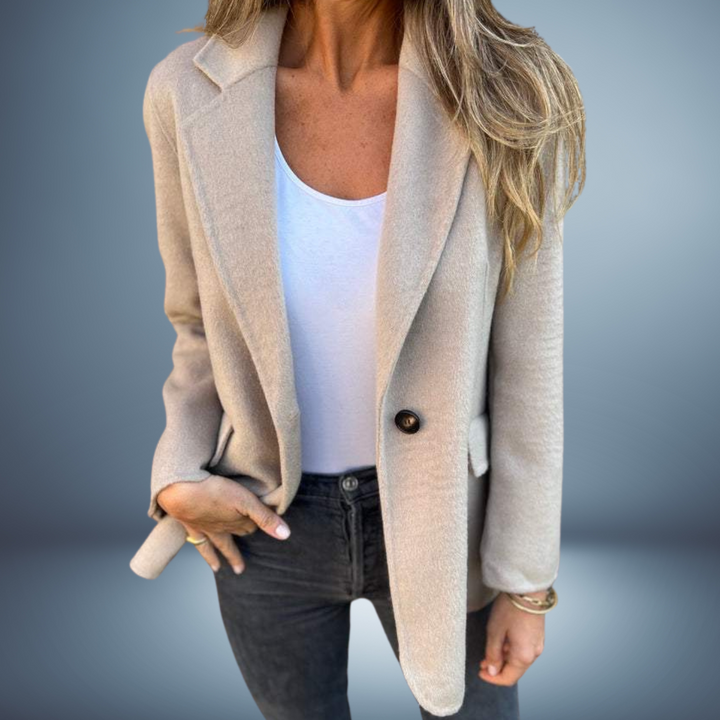 Modieuze getailleerde damesblazer met lange mouw en reverskraag voor een trendy en stijlvolle uitstraling.