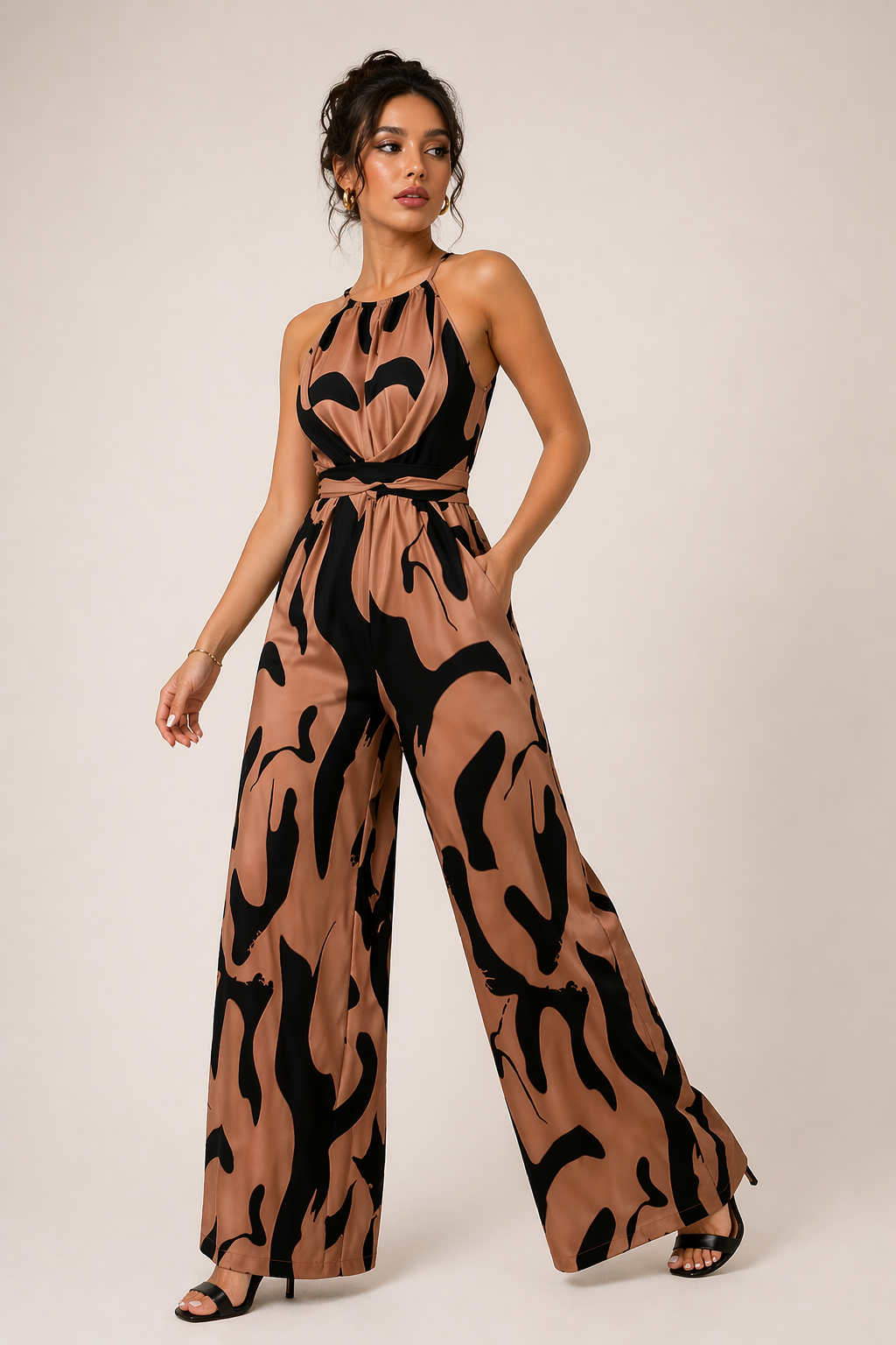 Halter jumpsuit voor dames met wijde pijpen, een modieuze en comfortabele optie voor zowel zomer als feestjes.