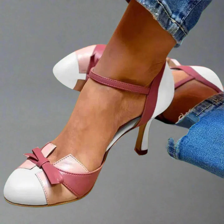 Stijlvolle dames stilettohakken met ronde neus, enkelbandje en strikdetails, geschikt voor elke chique gelegenheid.