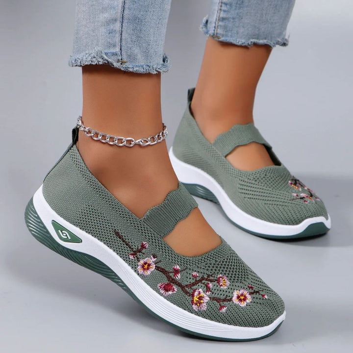Elegante dames instapsneakers met bloemdessin en ademend bovenwerk. Orthopedisch comfort. Perfect voor dagelijks gebruik.