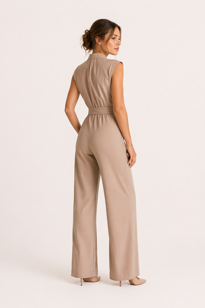 Dames jumpsuit met brede pijpen, V-hals en strikriem detail. Comfortabele en elegante kantooroutfit.